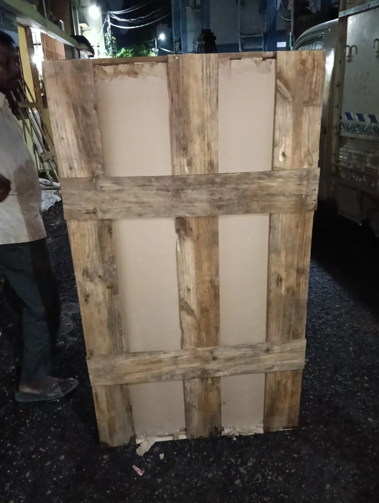 Custom wooden packing for safe transportation