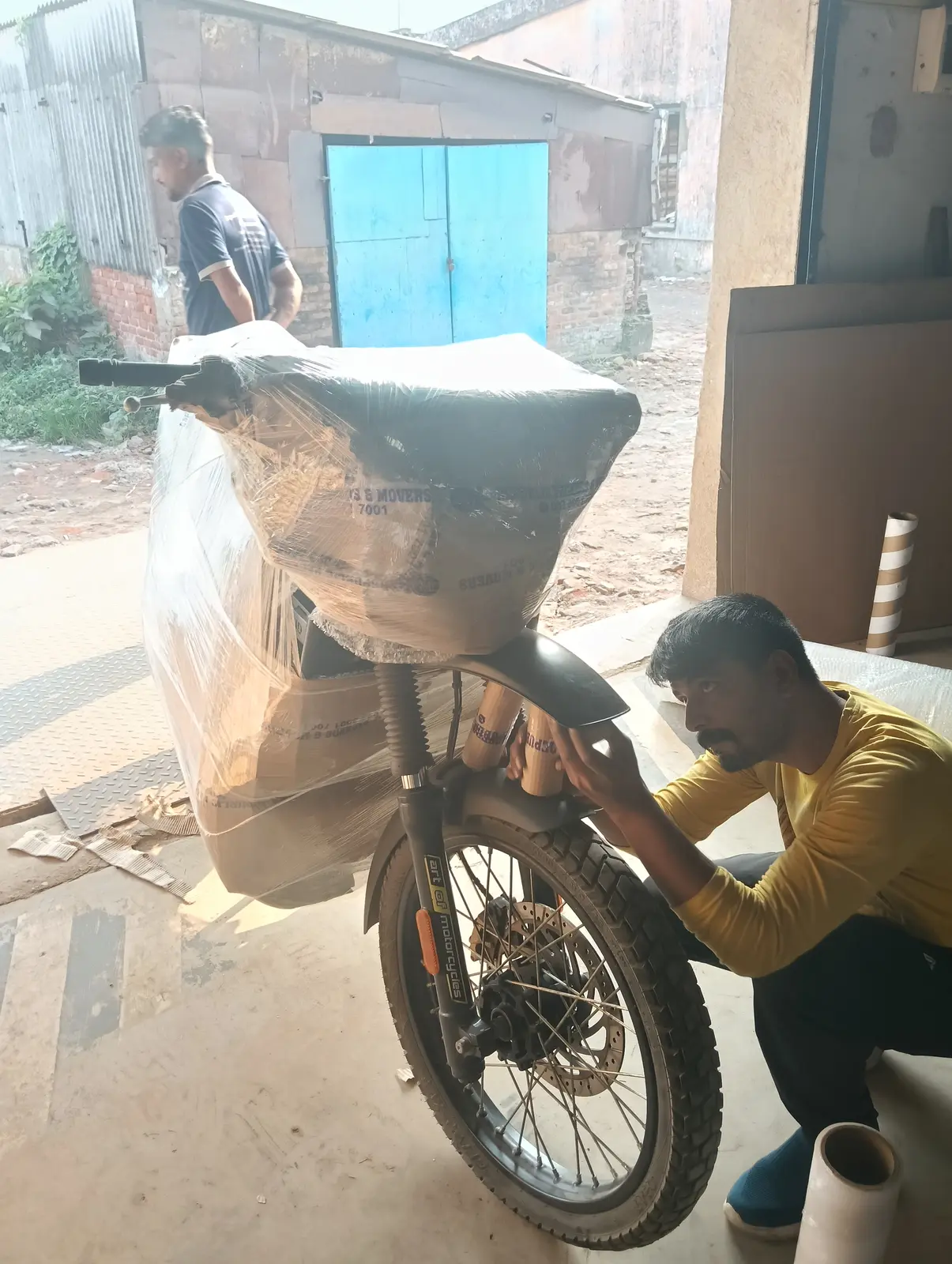 Final safety check during bike packing