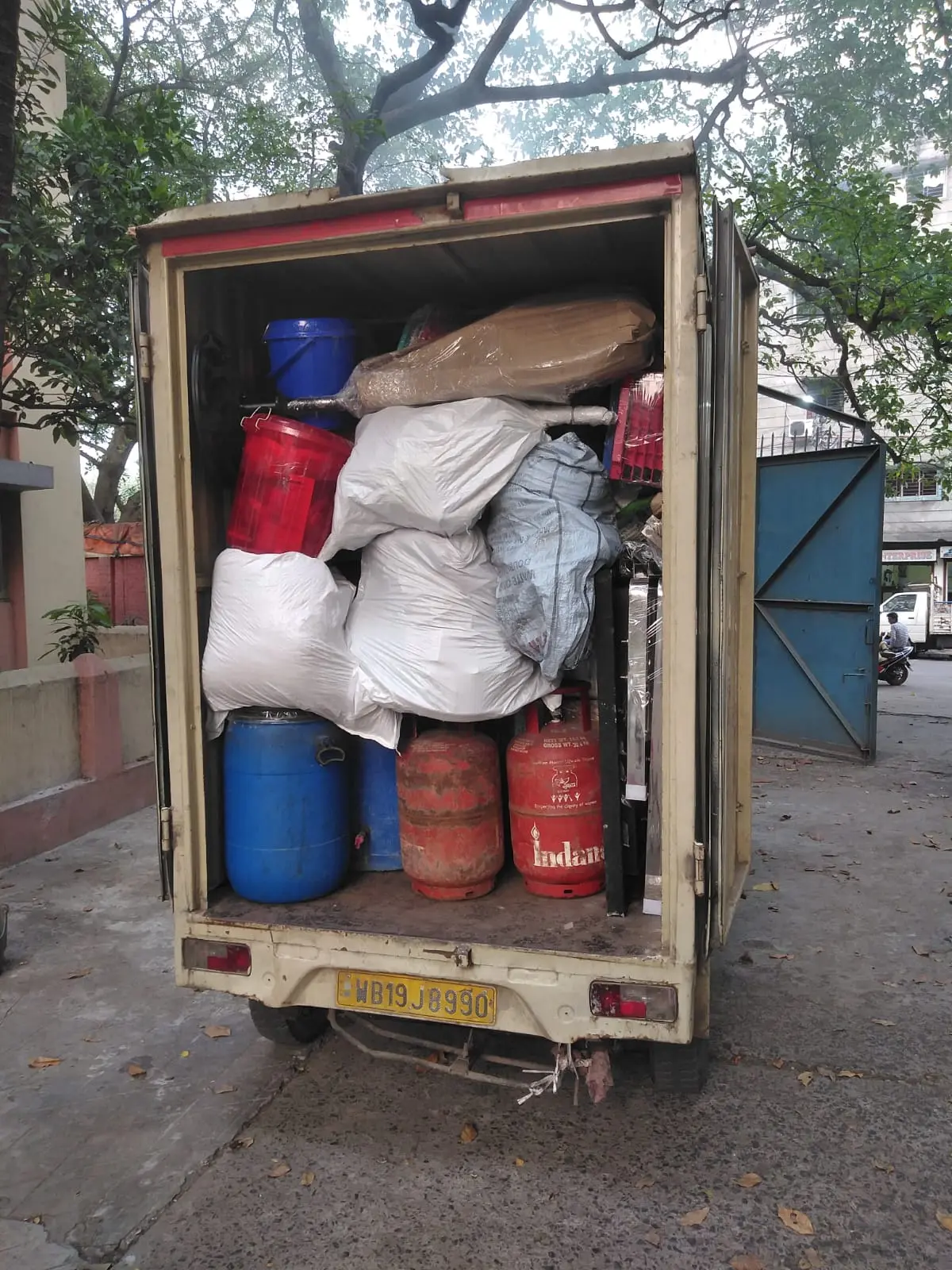 Household goods loaded into moving vehicle